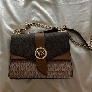 MK Cross body